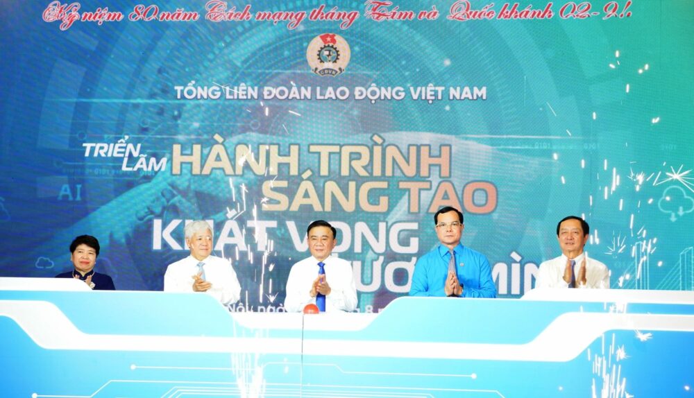 Triển lãm 'Hành trình sáng tạo - Khát vọng vươn khơi'
